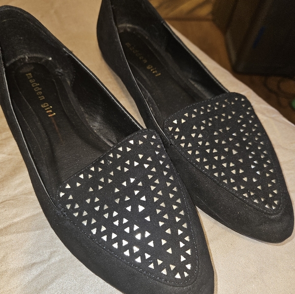 Madden Girl Elka Black & Gold Faux SuedeLaser Cut Pointed Toe Flats size 7.5 - Picture 1 of 7